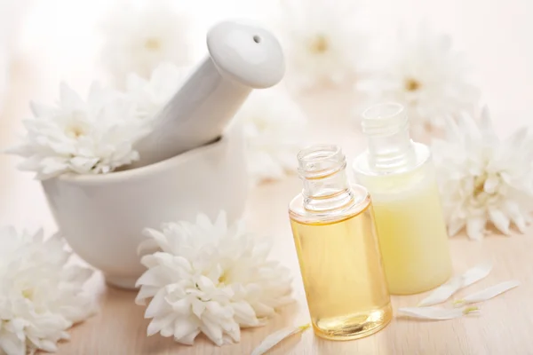 Flower essential oil and mortar — Stock Photo, Image