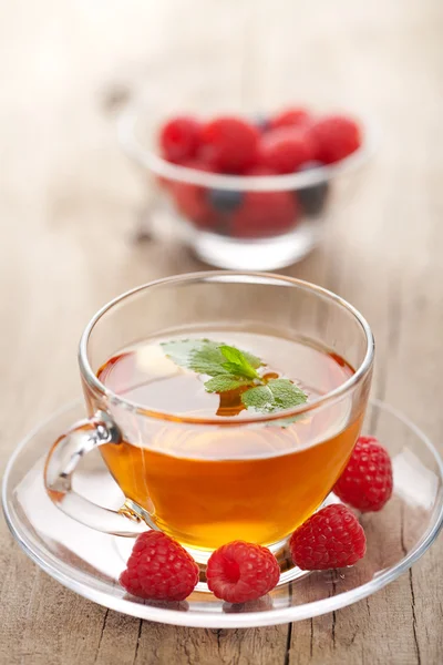 Čaj s mátou a berry — Stock fotografie