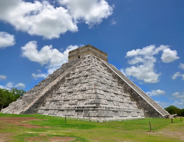 Piramida chichen itza, ciekawe świata, Meksyk — Zdjęcie stockowe