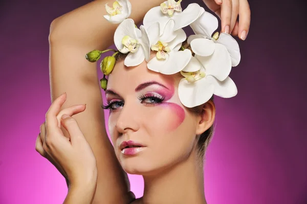 Vacker kvinna med creative make-up — Stockfoto