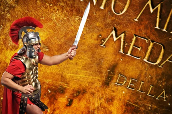 Soldato legionario romano di fronte a sfondo astratto — Foto Stock
