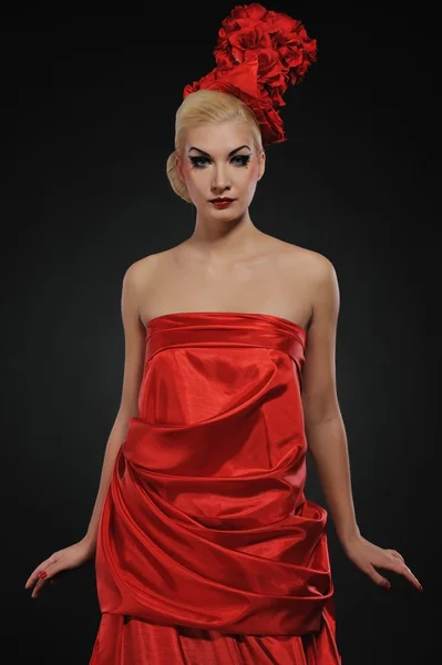 Beautiful lady in red dress — ストック写真