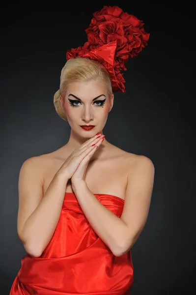 Beautiful lady in red dress — Stockfoto