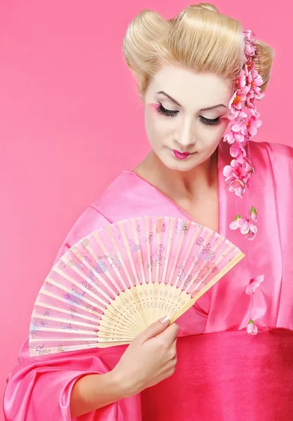 Portrait of a beautiful geisha with fan — Stock Photo, Image