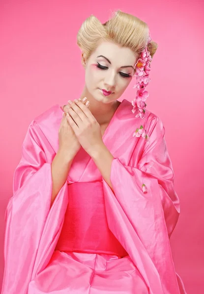 Retrato de una hermosa geisha — Foto de Stock