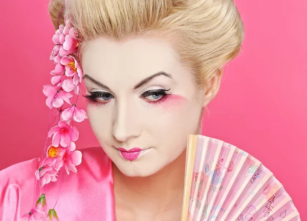 Beautiful geisha with a fan — Stock Photo, Image