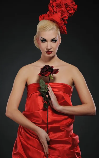 Vacker dam med en ros — Stockfoto