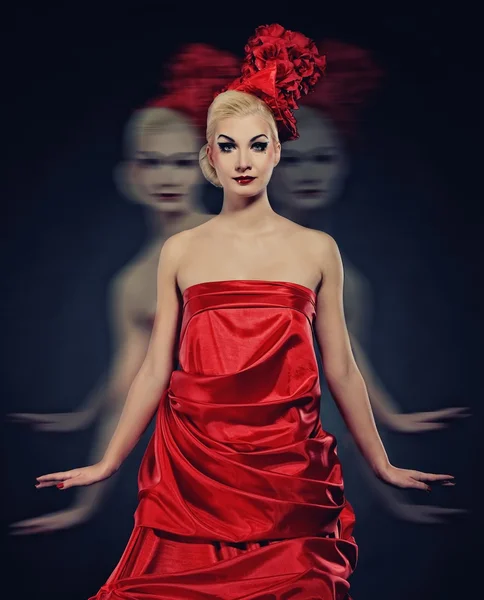 Dame fantôme en robe rouge — Photo