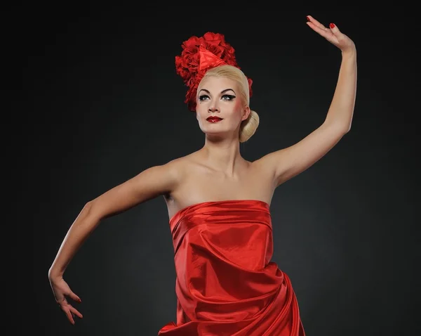 Beautiful lady in red dress — Stockfoto