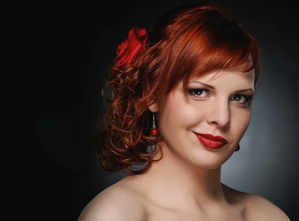 有吸引力的红发女人肖像 — 图库照片