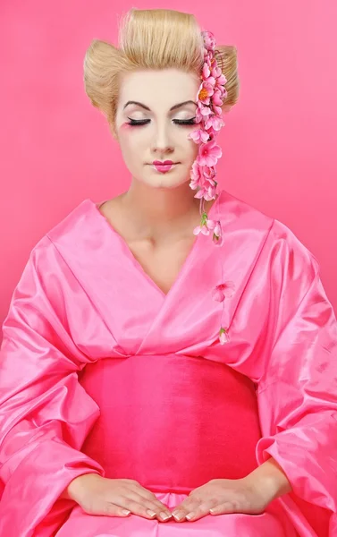 Portret van een biddende geisha — Stockfoto