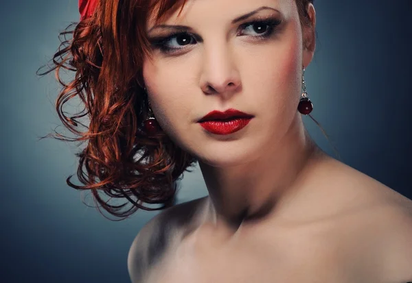 Bir çekici Kızıl saçlı kadın portresi — Stok fotoğraf