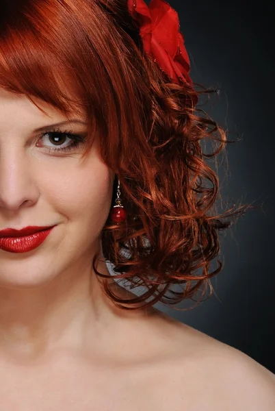 Portrét ženy atraktivní rusovláska — Stock fotografie
