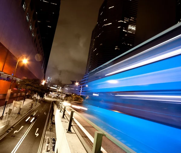 Autobús rápido en movimiento por la noche —  Fotos de Stock