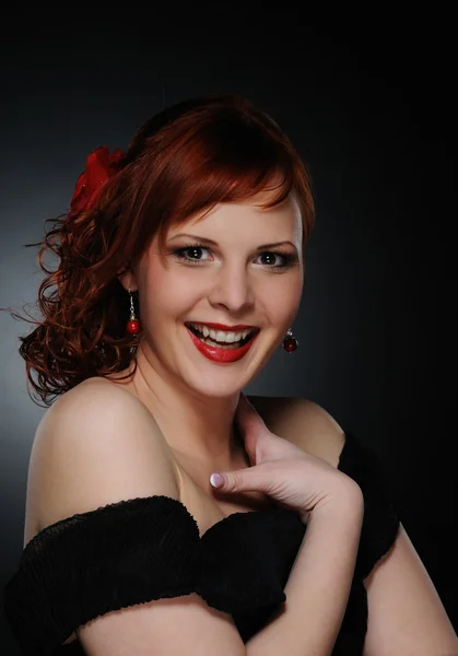 Güzel kızıl saçlı kadın — Stok fotoğraf