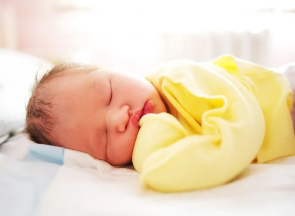 寝ている生まれたばかりの赤ちゃんの肖像画 — ストック写真