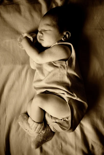Mooie slapende baby — Stockfoto
