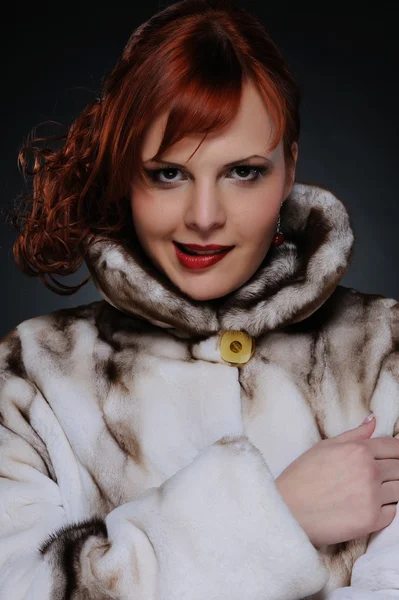 Redhead woman with fur coat — Stock Photo, Image