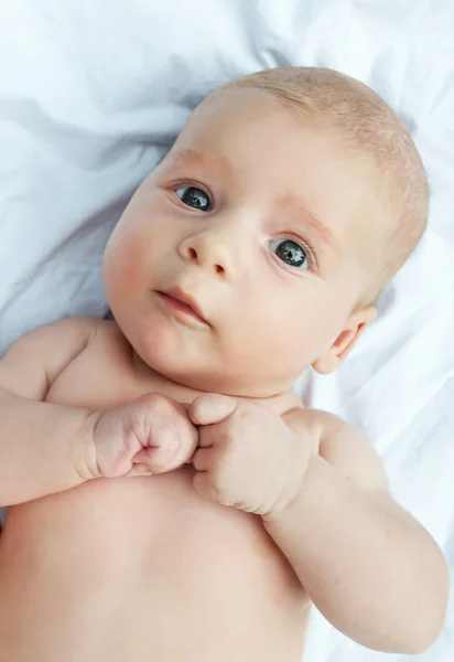 Nahaufnahme Porträt eines entzückenden Babys — Stockfoto