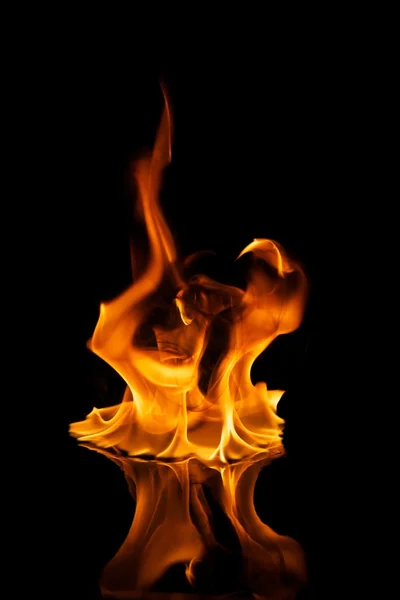 Beautiful stylish fire flames reflected in water — Stock Photo, Image