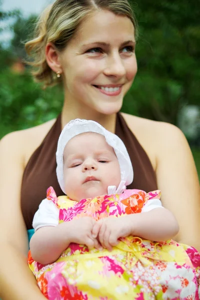 Madre con niña —  Fotos de Stock