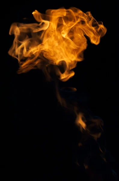 Płomienie pożarowe odizolowane na czarnym tle — Zdjęcie stockowe