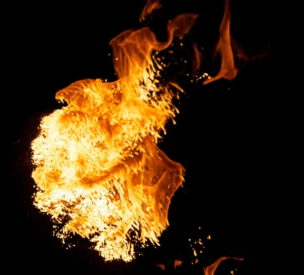 Explosão de fogo isolada no fundo preto — Fotografia de Stock