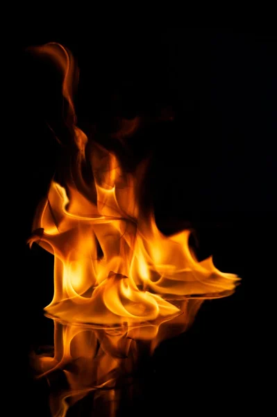 Beautiful stylish fire flames reflected in water — Stock Photo, Image