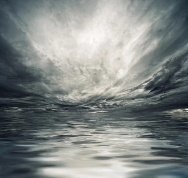 Dalga kıyıya kırarak büyük okyanus — Stok fotoğraf