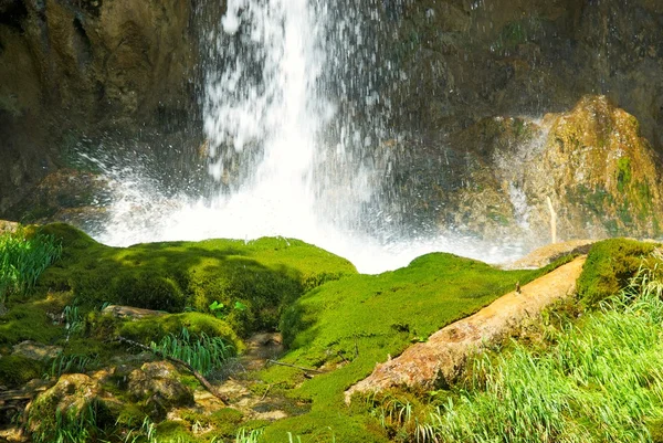 Bela cachoeira — Fotografia de Stock