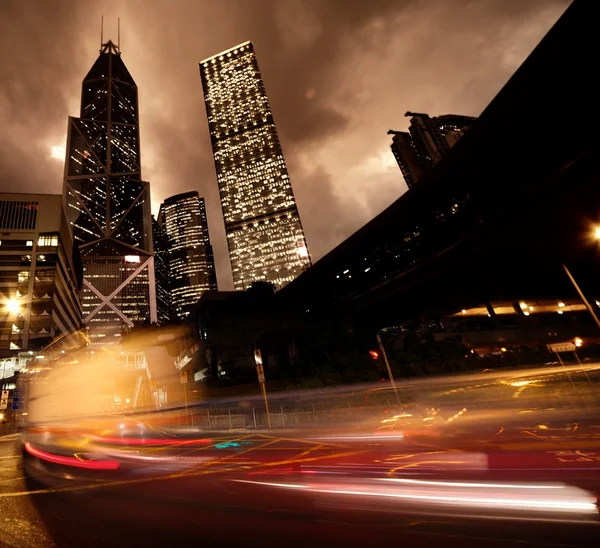 Snabba bilar på natten — Stockfoto