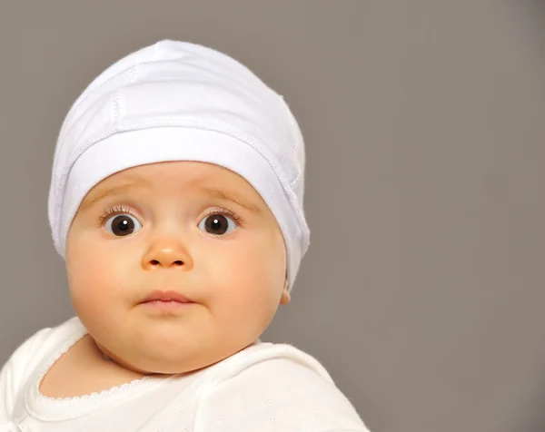 Entzückendes Baby isoliert auf grauem Hintergrund — Stockfoto