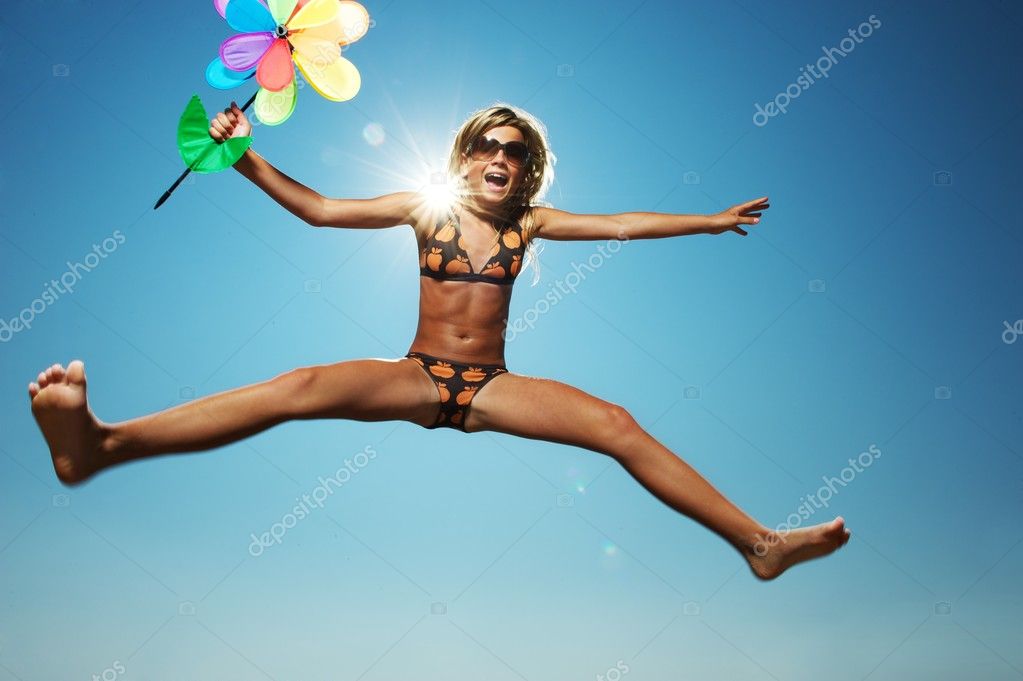 https://static6.depositphotos.com/1001951/589/i/950/depositphotos_5893321-stock-photo-happy-little-girl-jumping.jpg