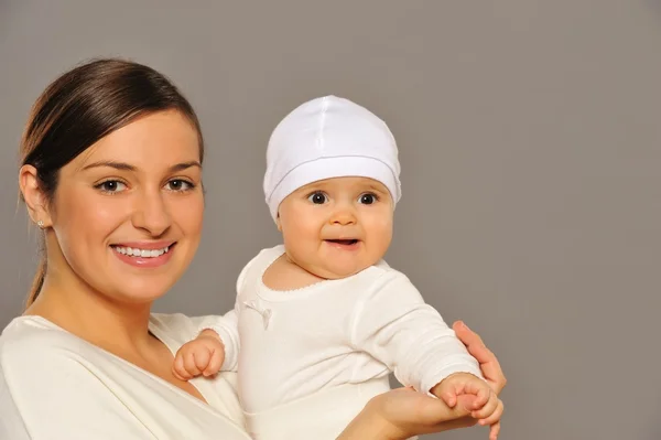 그녀의 사랑 스러운 아기와 엄마 — 스톡 사진