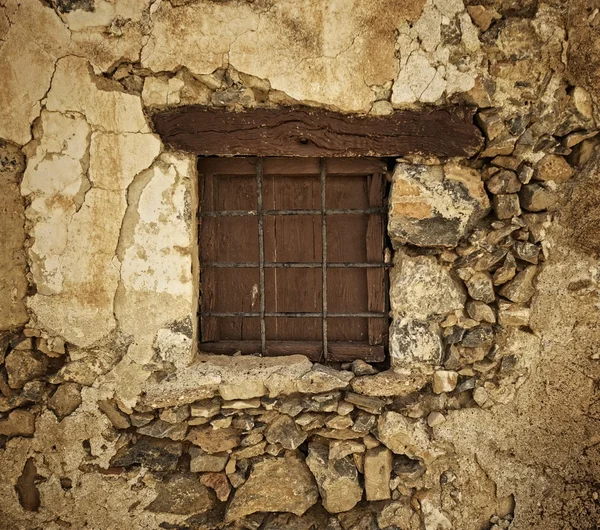 Window in the stone wall — Stockfoto
