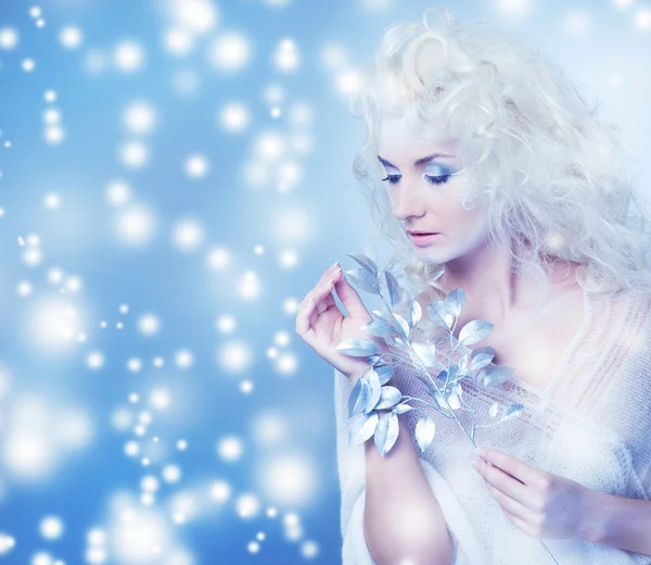 雪之女王用小魔法树枝 — 图库照片