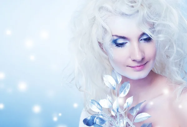 Reina de la nieve con una ramita mágica —  Fotos de Stock