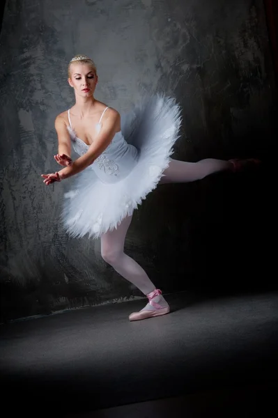 Прекрасный артист балета — стоковое фото