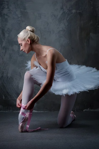 Beautiful ballet dancer — Stock Photo, Image