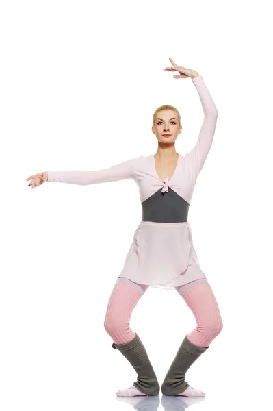 Красива балетна танцівниця ізольована на білому тлі — стокове фото