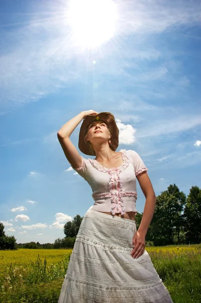 カウボーイ ハットで美しい女性 — ストック写真