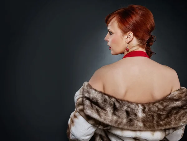 美しい赤毛の女性 — ストック写真