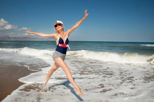 Pin up girl running in a sea — Stock Photo, Image