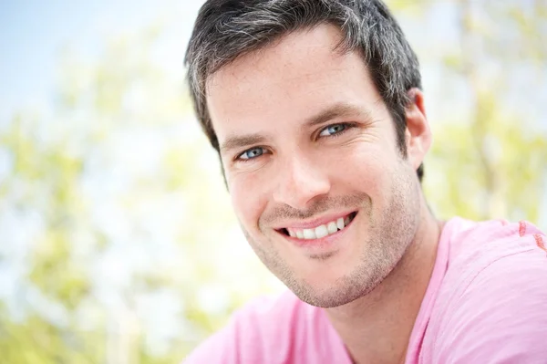Handsome man outdoors — Stock Photo, Image