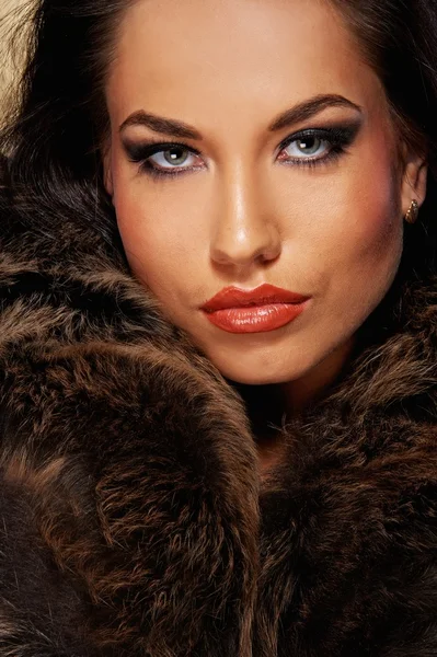 Szczegół portret pięknej kobiety brunetka — Zdjęcie stockowe