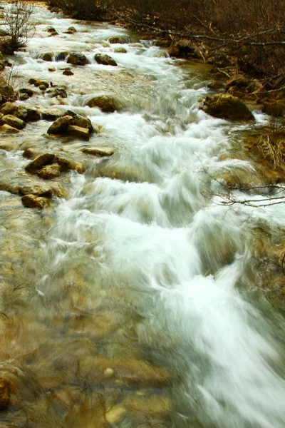 Górska rzeka — Zdjęcie stockowe