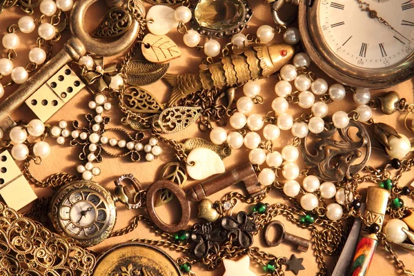 Many vintage things and jewelry — Stock Photo, Image