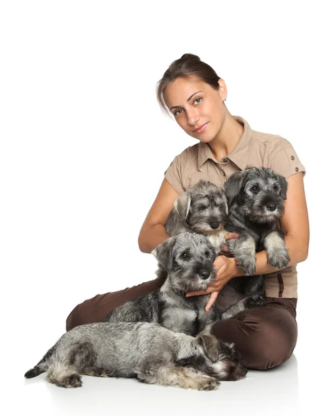 Atrakcyjna młoda kobieta z psami — Zdjęcie stockowe