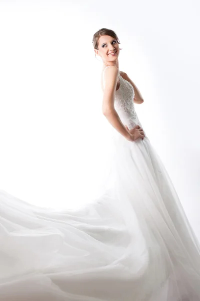 穿着华丽婚纱的漂亮新娘 — 图库照片