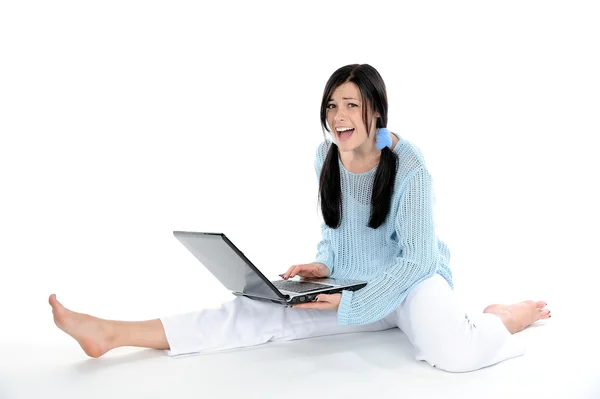 Menina emocional com laptop — Fotografia de Stock